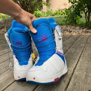 Burton teens' Blue and White Snow Boots